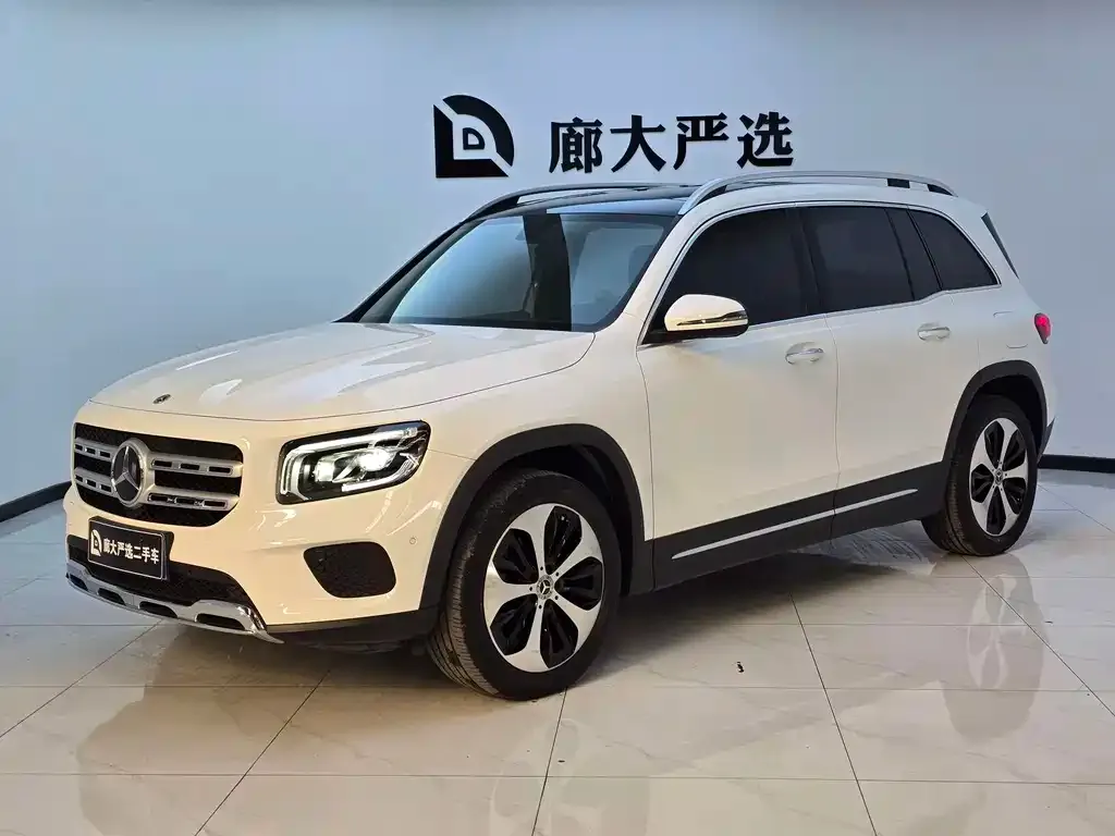 Mercedes-Benz GLB — фото 1