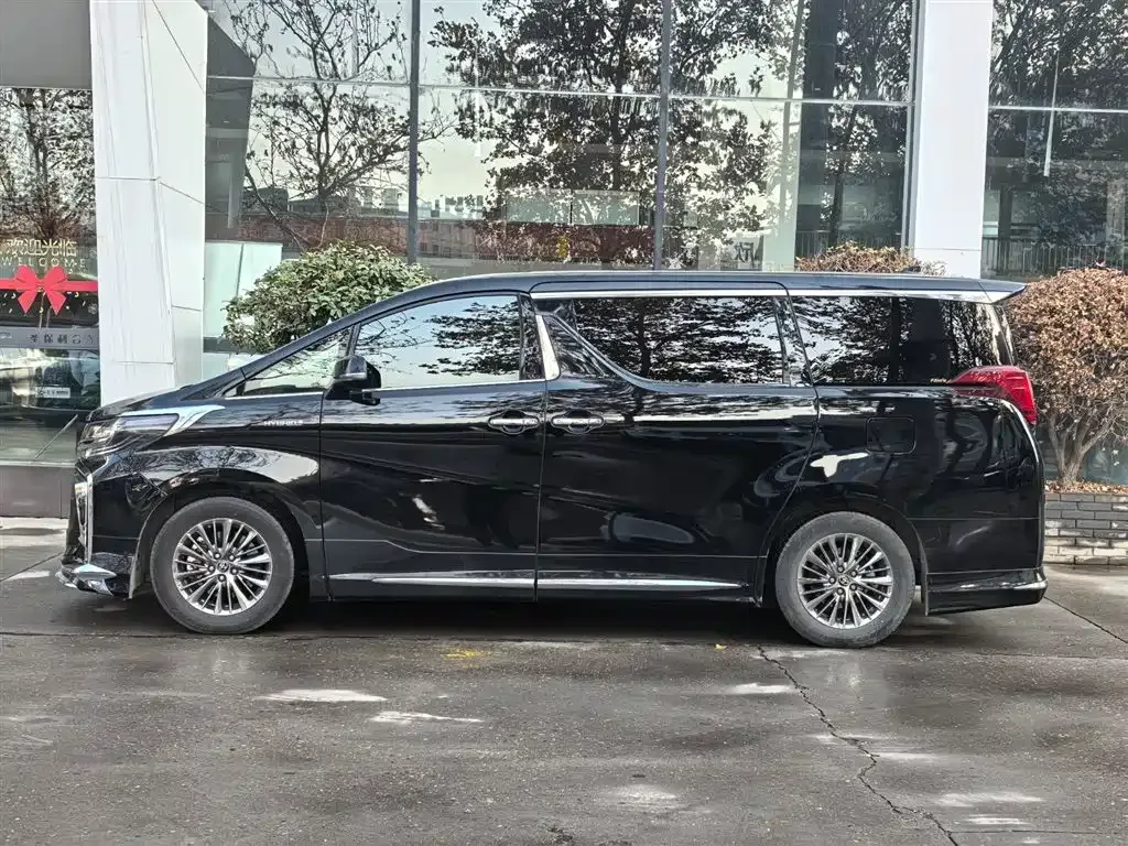 Toyota Alphard — фото 5