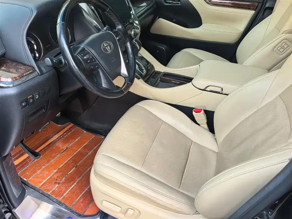 Toyota Alphard — фото 4