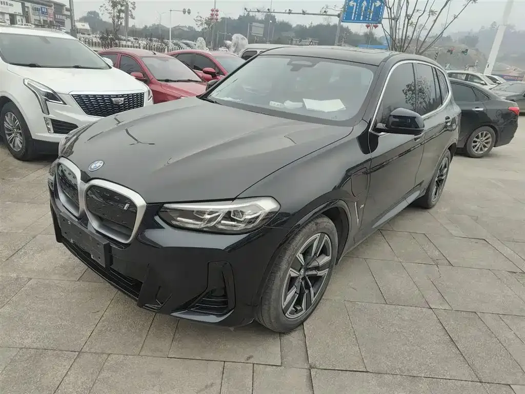 BMW iX3 — фото 1