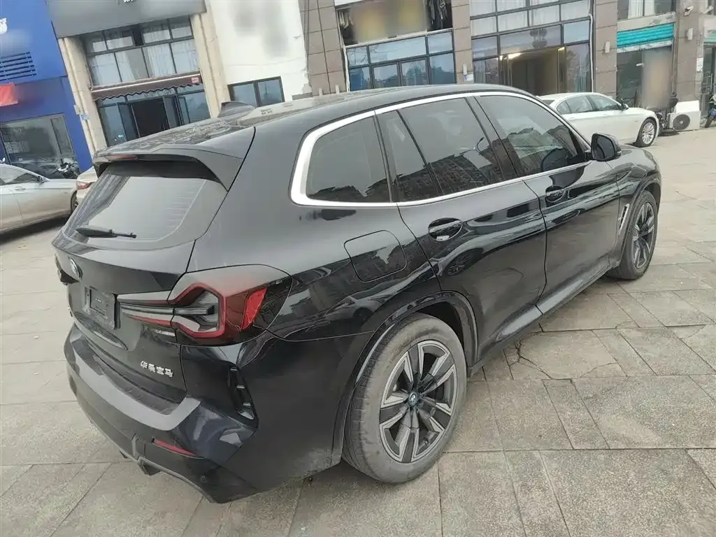 BMW iX3 — фото 2