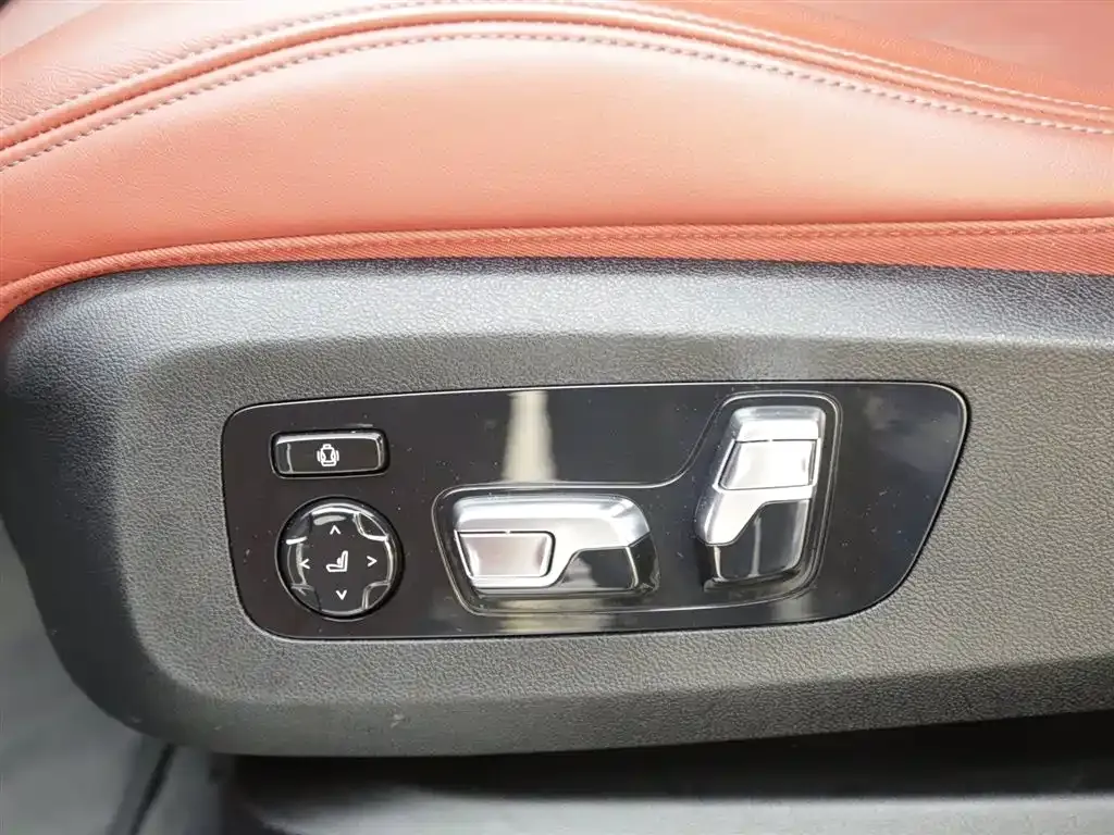 BMW XM — фото 8
