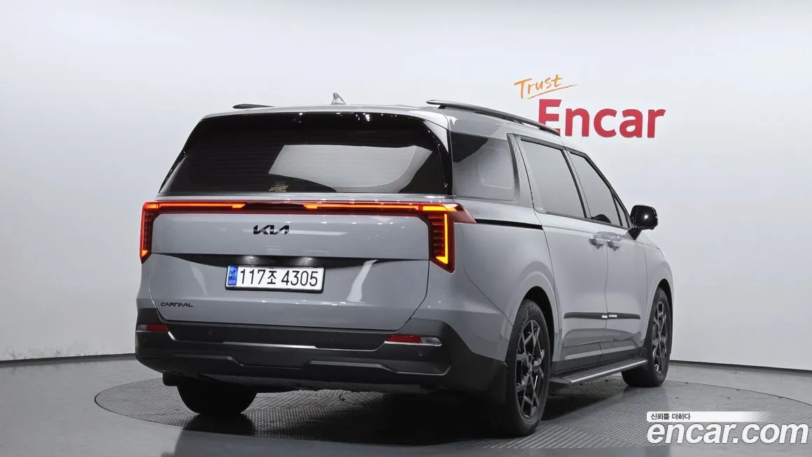 Kia Carnival — фото 10