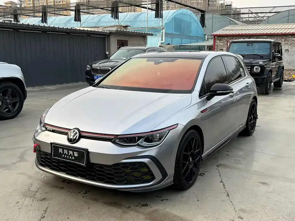 Volkswagen Golf GTI — фото 1