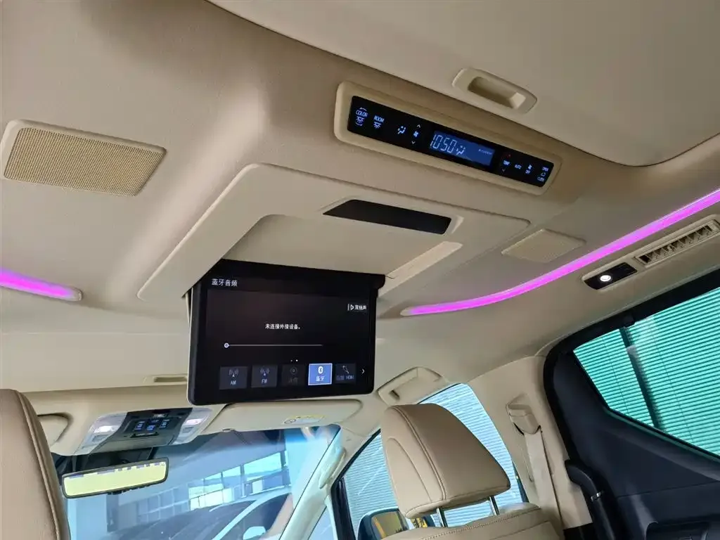 Toyota Alphard — фото 6