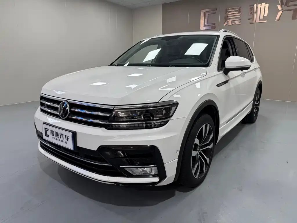 Volkswagen Tiguan L — фото 1
