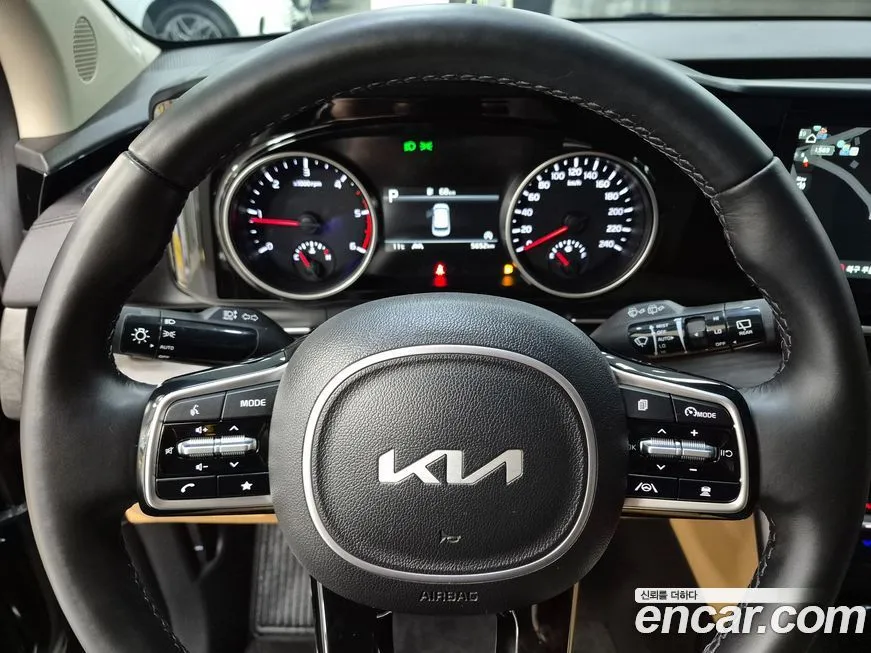 Kia Carnival — фото 10