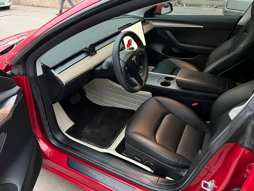 Tesla Model 3 — фото 9