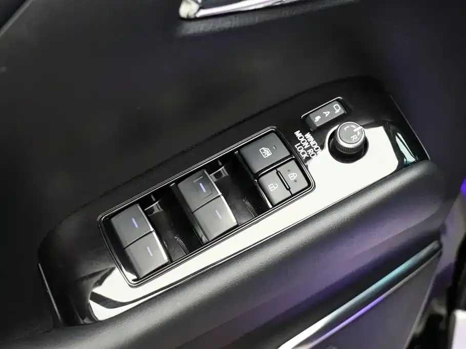 Toyota Alphard — фото 2