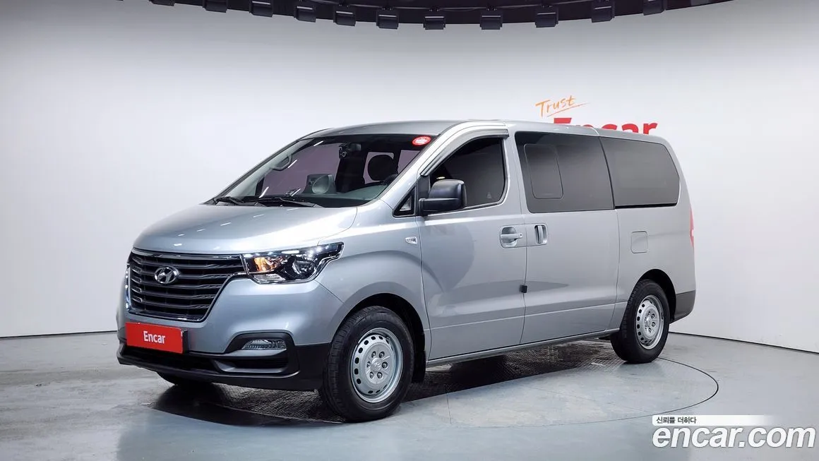 Hyundai Starex — фото 1