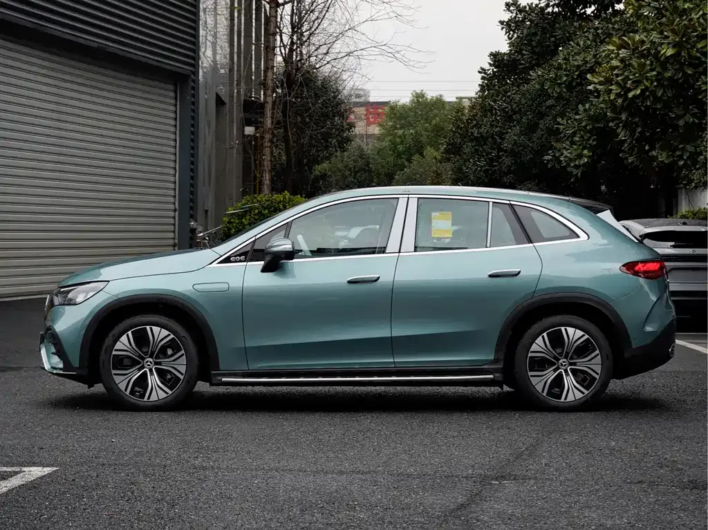 Mercedes-Benz EQE SUV — фото 10