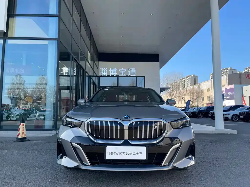 BMW i5 — фото 8