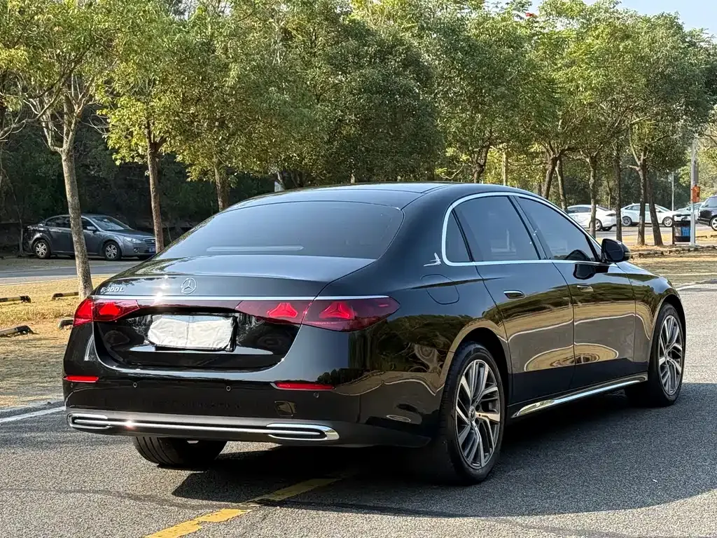 Mercedes-Benz E-Class — фото 7