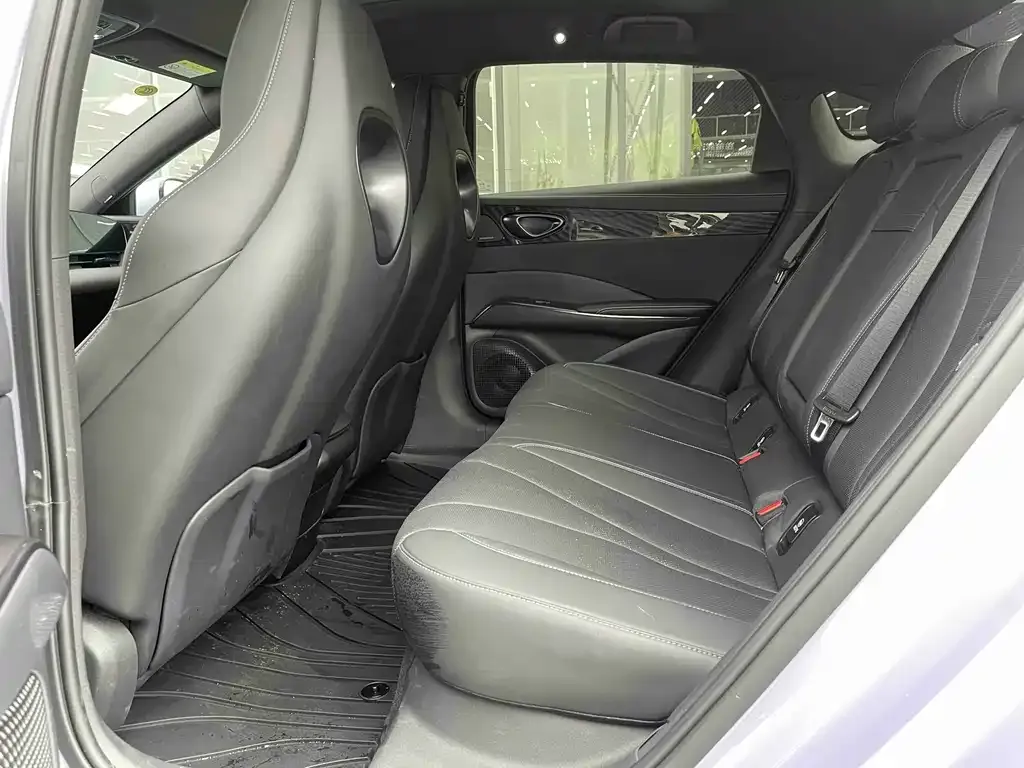 BYD Seal — фото 2