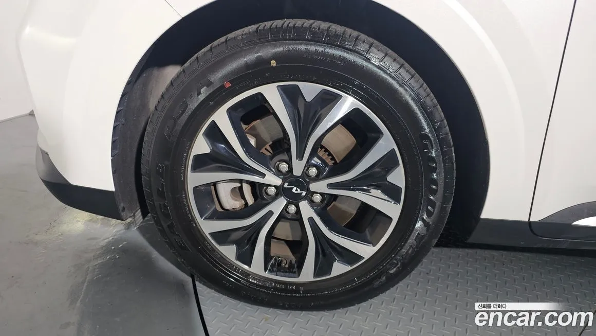 Kia Carnival — фото 10