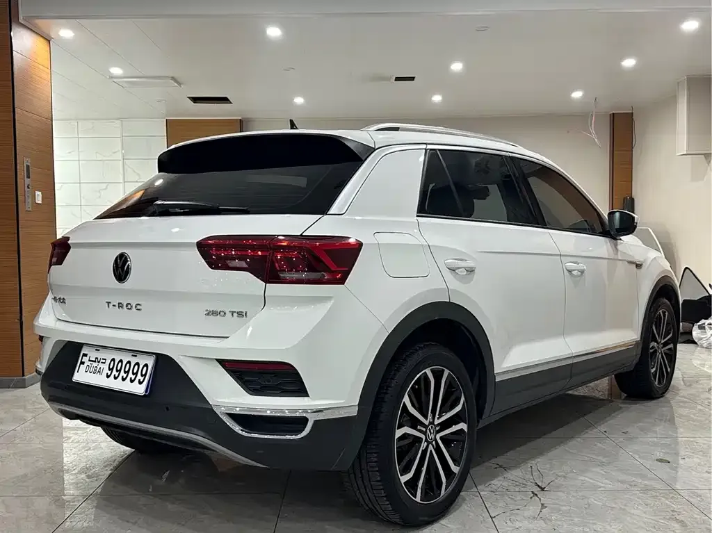 Volkswagen T-Roc — фото 6