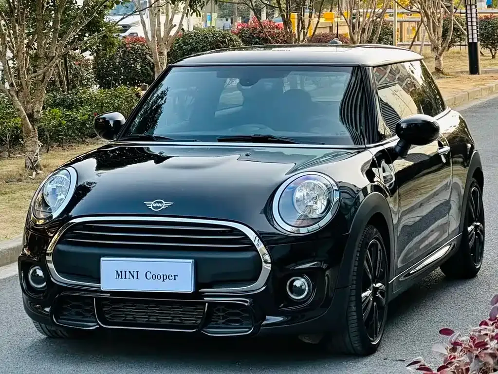 MINI Cooper (3-door) — фото 1