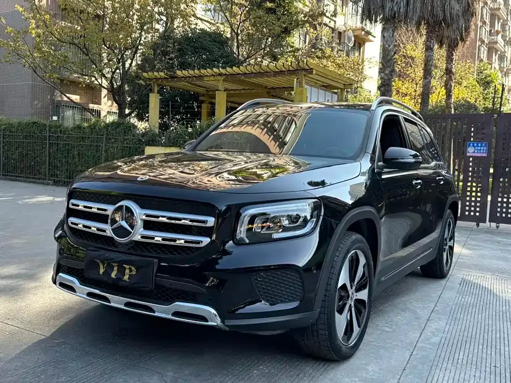 Mercedes-Benz GLB — фото 1