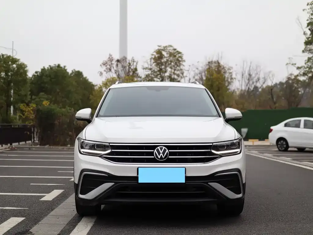Volkswagen Tiguan L — фото 4