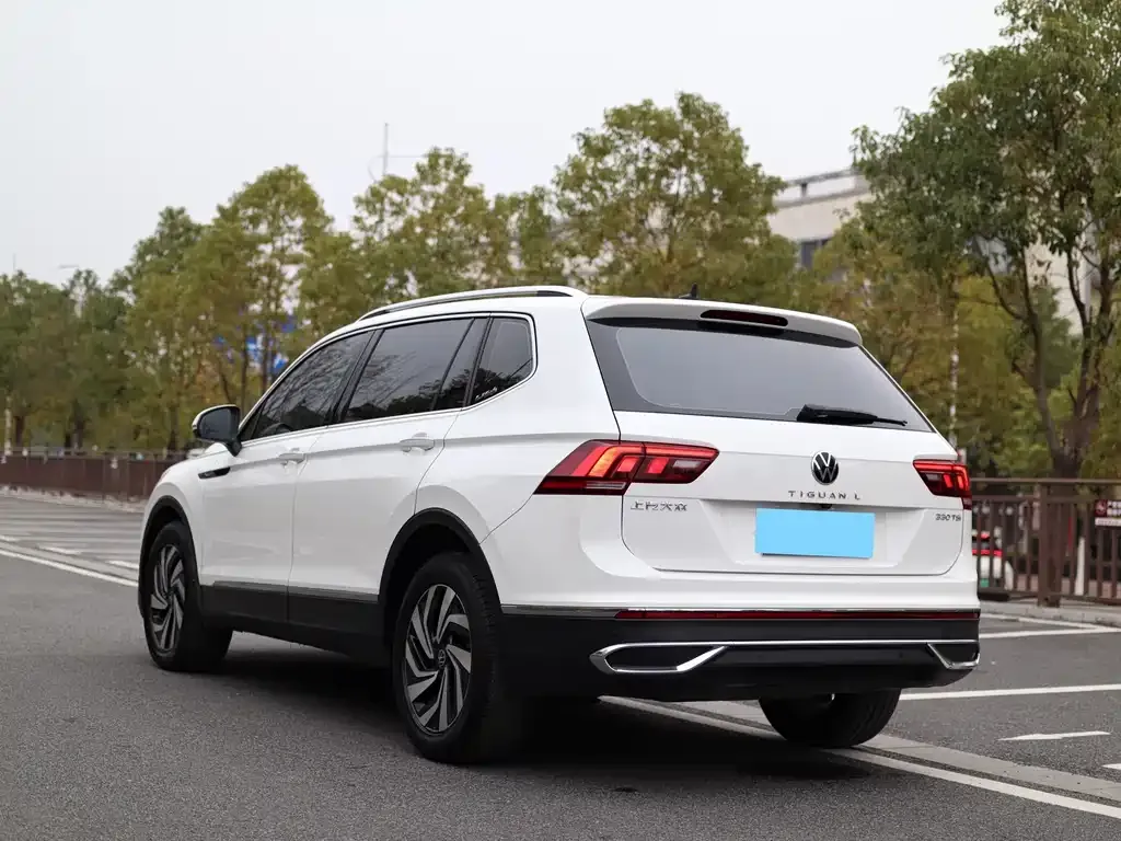 Volkswagen Tiguan L — фото 5