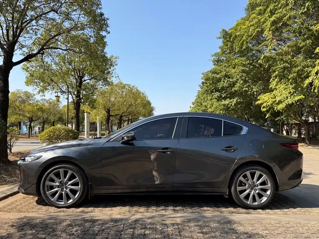 Mazda 3 Axela — фото 10