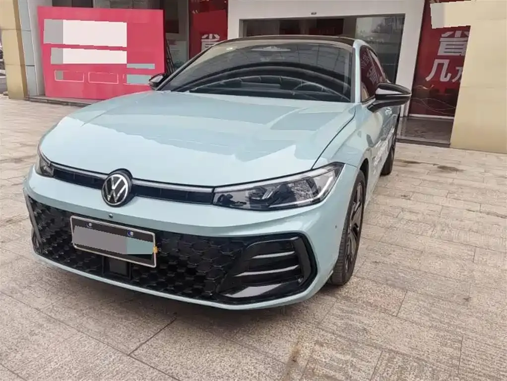 Volkswagen Passat — фото 1