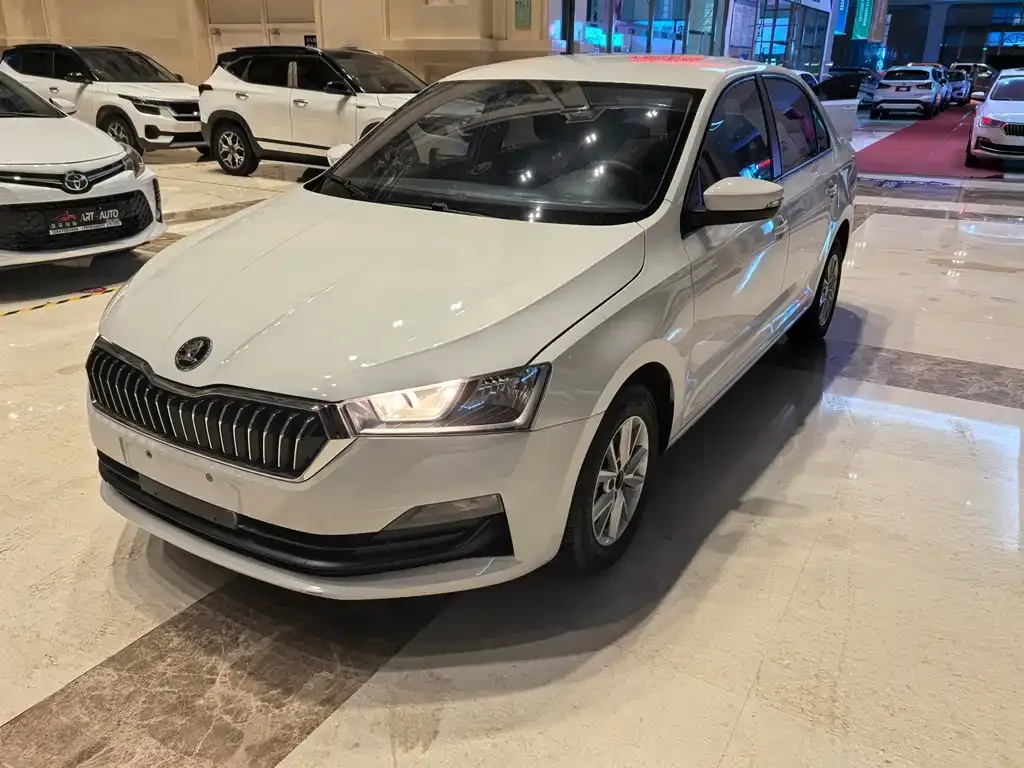 Skoda Rapid — фото 1