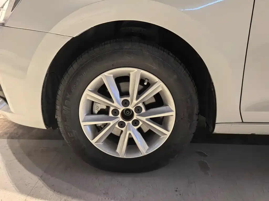 Skoda Rapid — фото 2