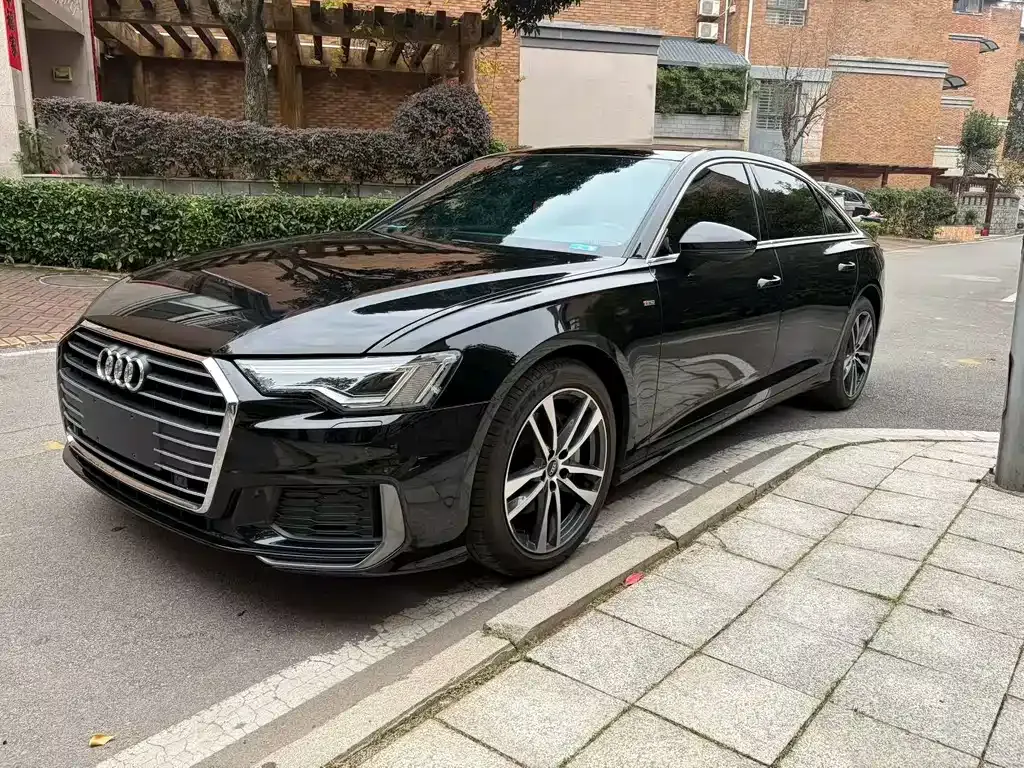 Audi A6L — фото 1