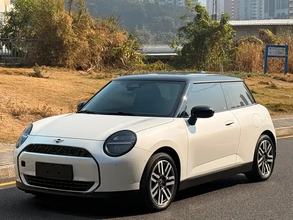 MINI Cooper EV — фото 1