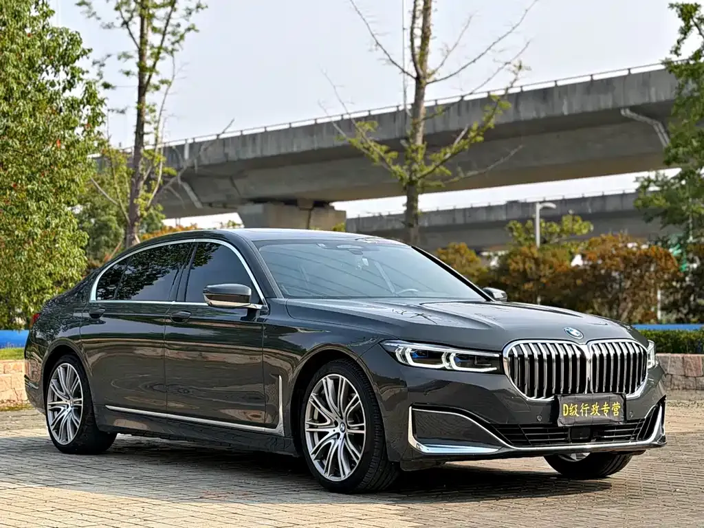 BMW 7 Series — фото 6