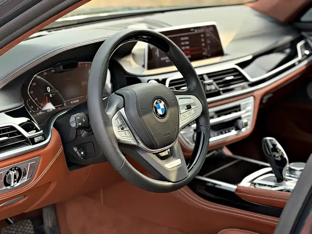 BMW 7 Series — фото 2