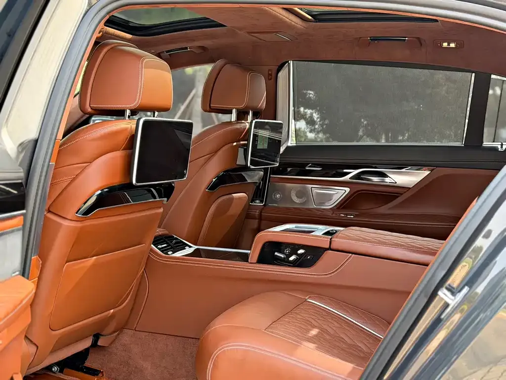 BMW 7 Series — фото 4
