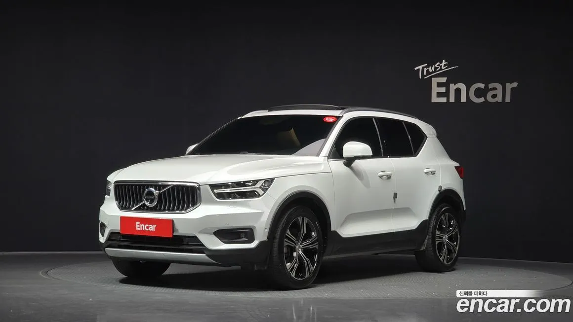 Volvo XC40 — фото 1