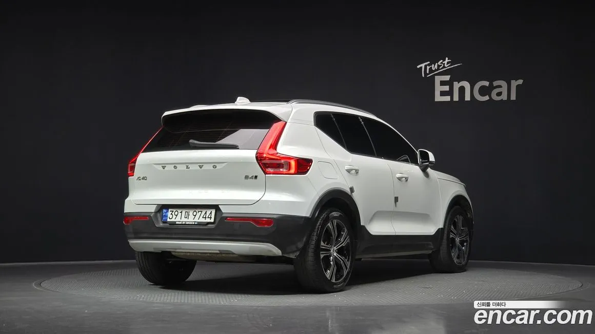 Volvo XC40 — фото 7