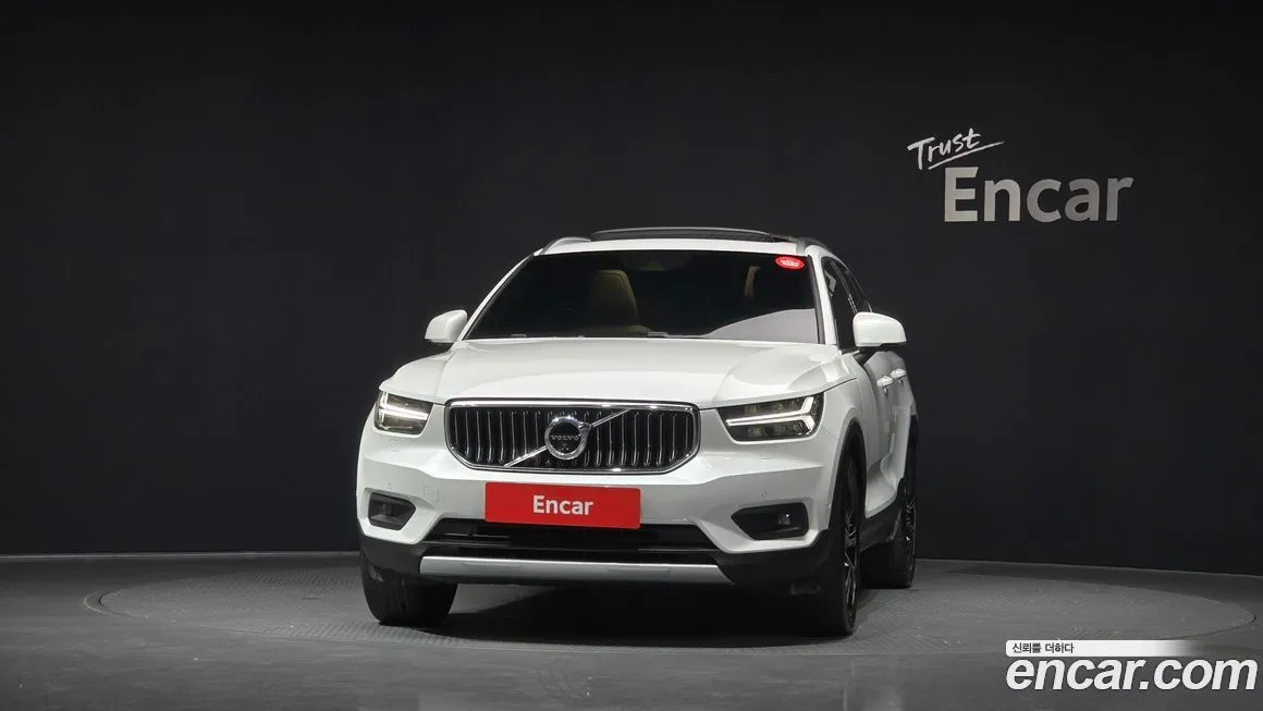 Volvo XC40 — фото 5