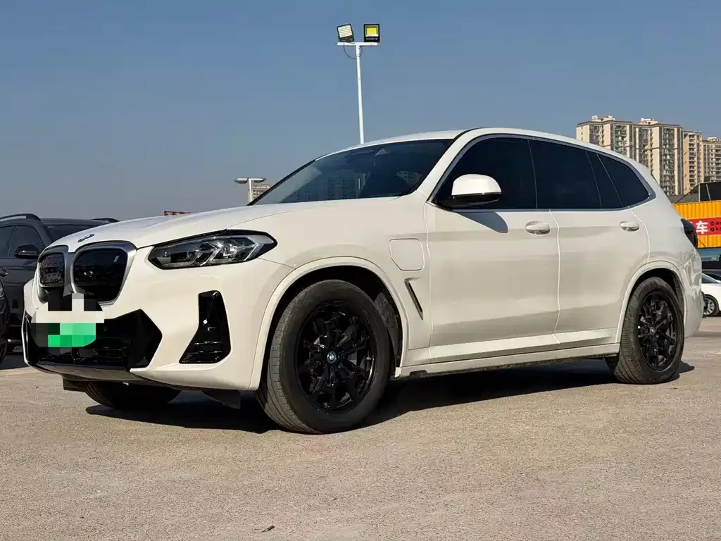 BMW iX3 — фото 1