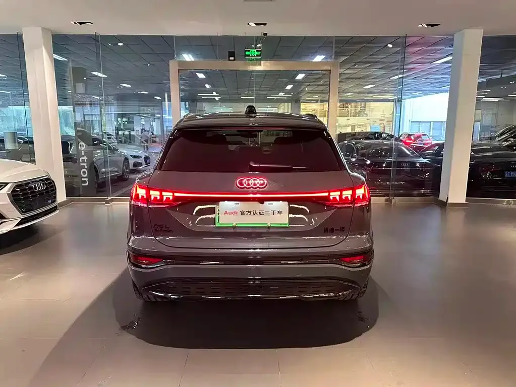 Audi Q6L e-tron — фото 2