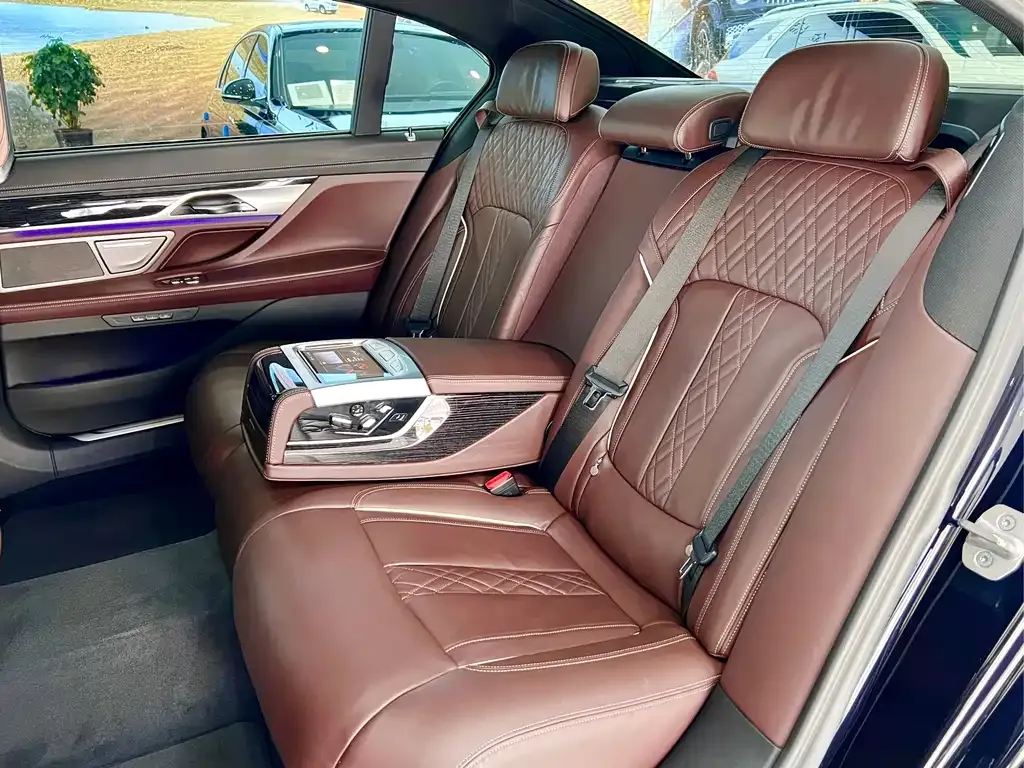 BMW 7 Series — фото 5