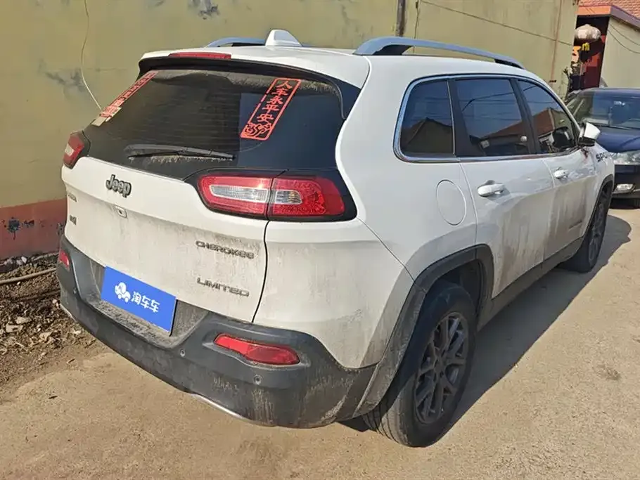 Jeep Cherokee — фото 7
