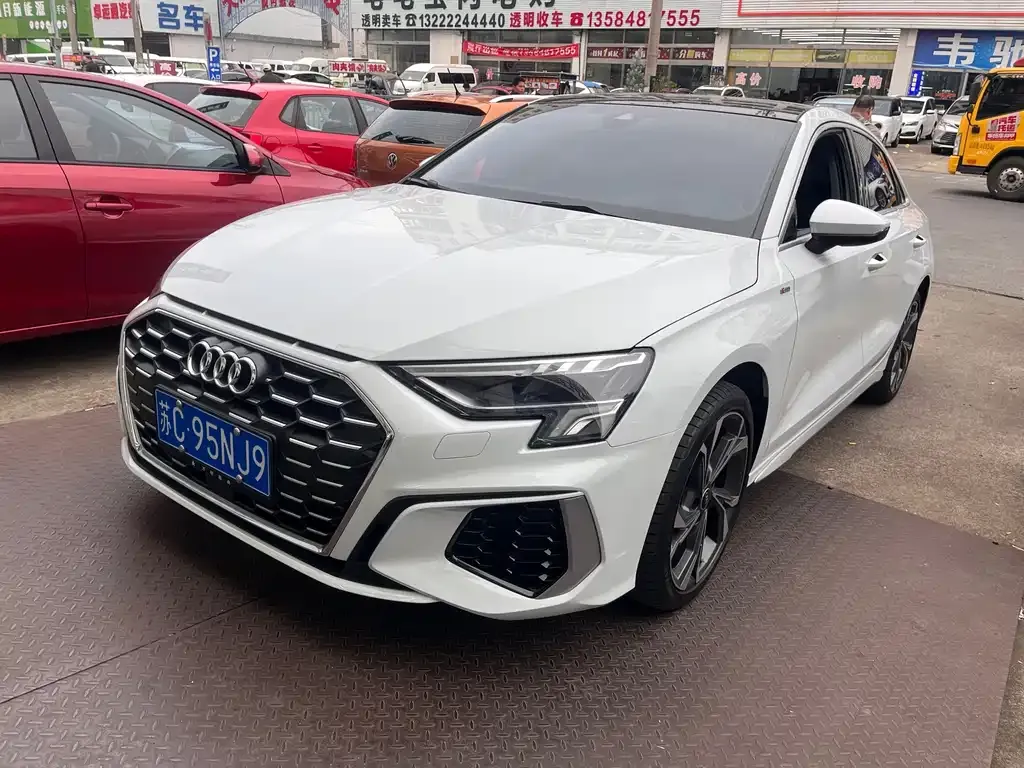 Audi A3 — фото 1