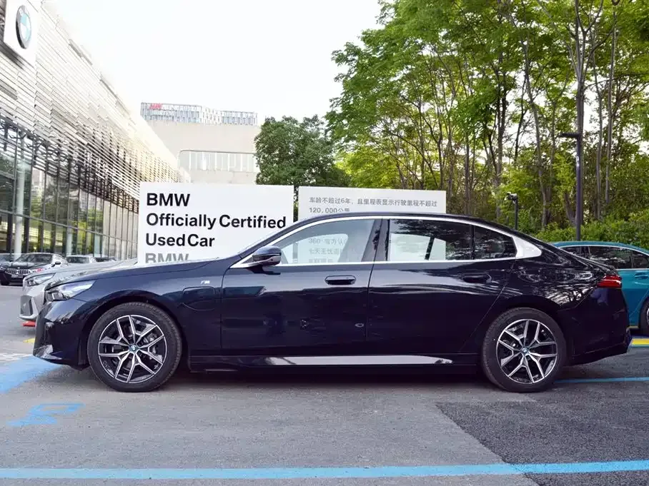 BMW i5 — фото 10