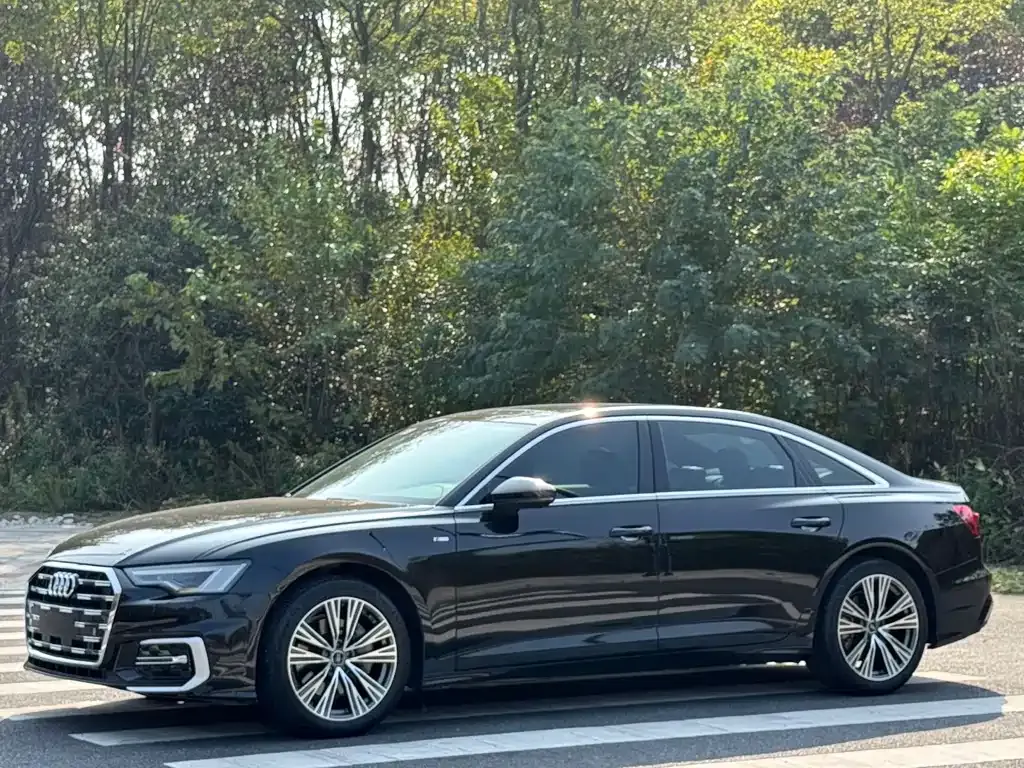 Audi A6L — фото 1