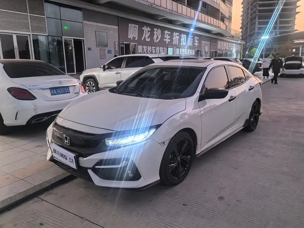 Honda Civic — фото 1