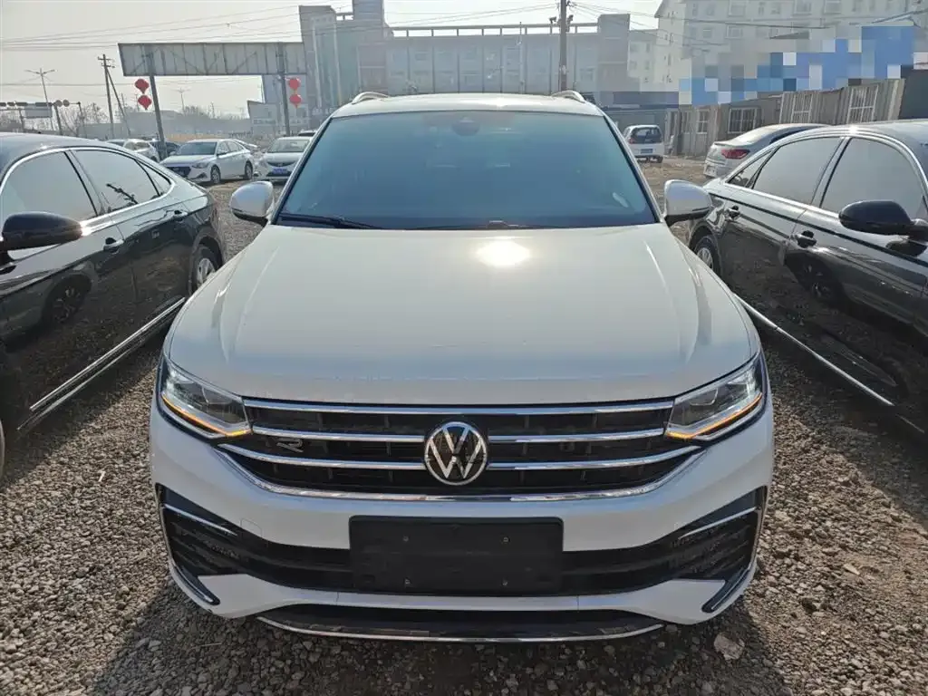 Volkswagen Tiguan L — фото 3