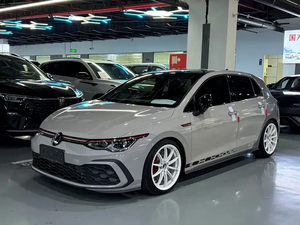 Volkswagen Golf GTI — фото 1