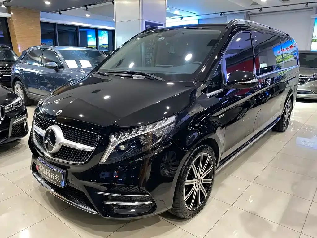 Mercedes-Benz V-Class — фото 1