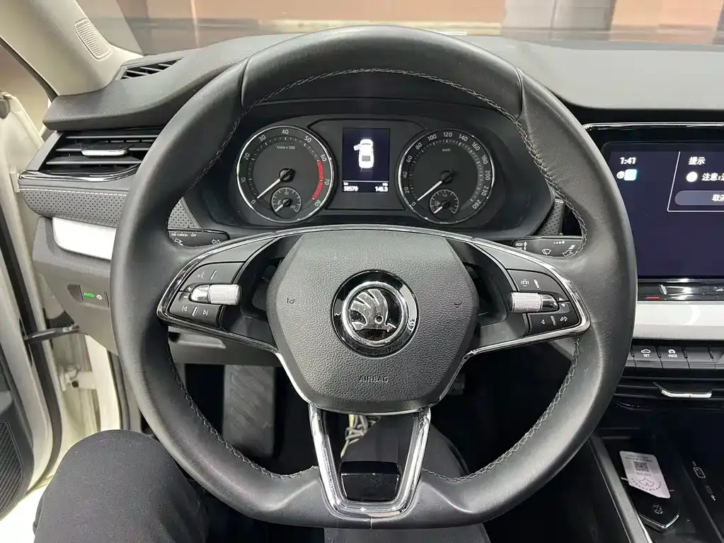 Skoda Octavia — фото 10