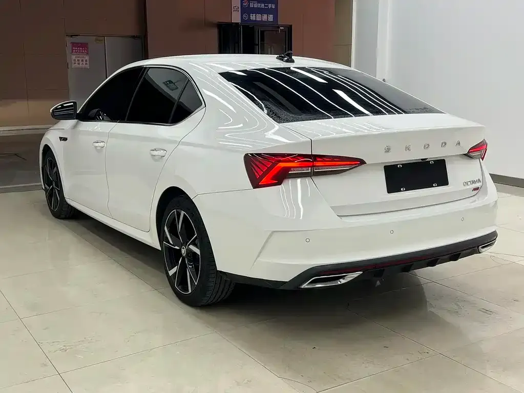 Skoda Octavia — фото 5