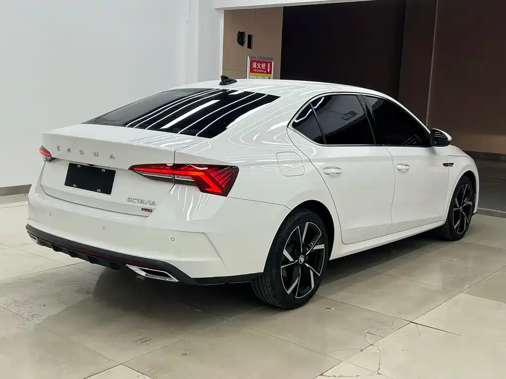 Skoda Octavia — фото 7